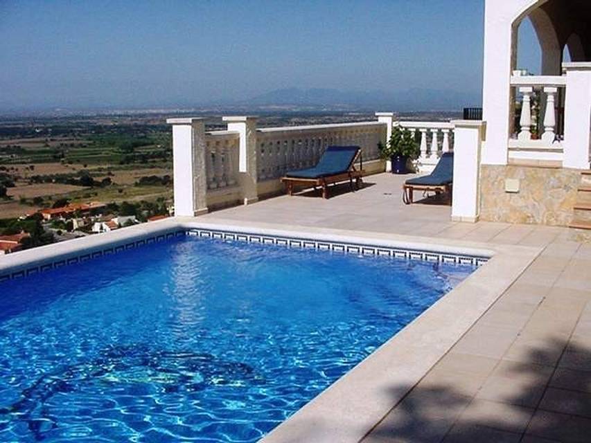 Luxury, spacious villa for sale, in superb location with commanding views over the Bay of Roses and surrounding countryside Spain Entercasa 