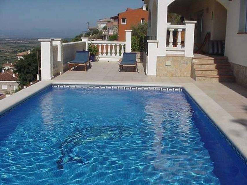 Spacieuse villa de luxe en vente, dans un superbe emplacement avec vue imprenable sur la Baie de Roses et la campagne environnante Entercasa Espagne 