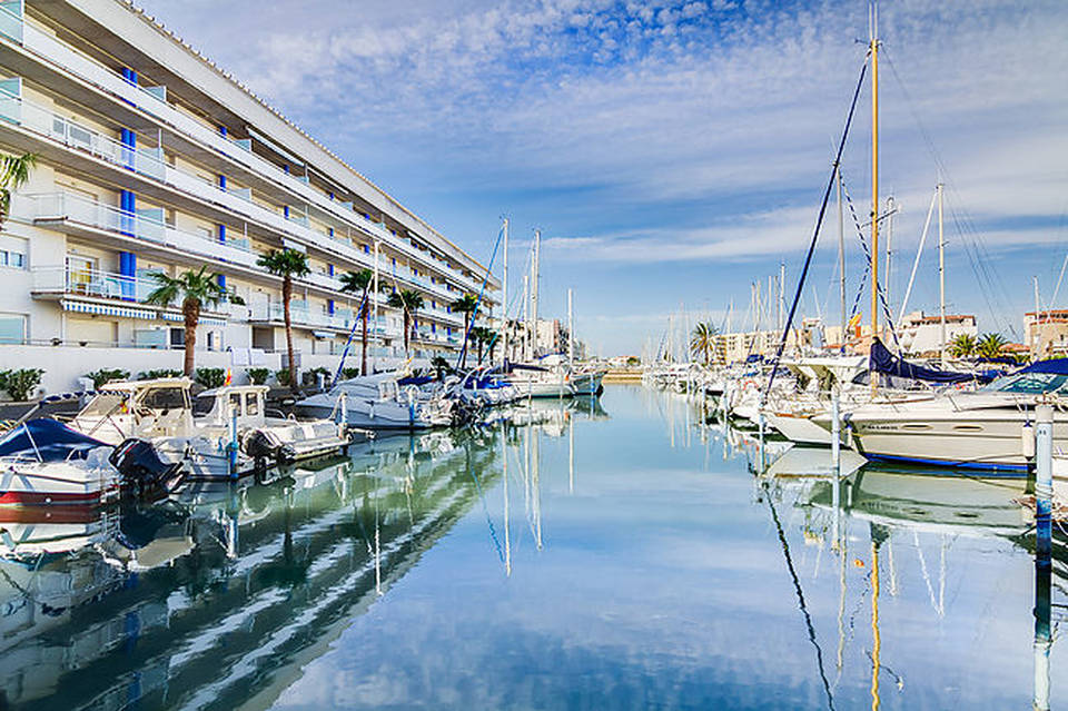 Apartament ampli de dos dormitoris amb vistes al canal