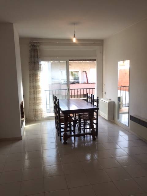 Central and quiet flat in the village of Roses for sale in Entercasa