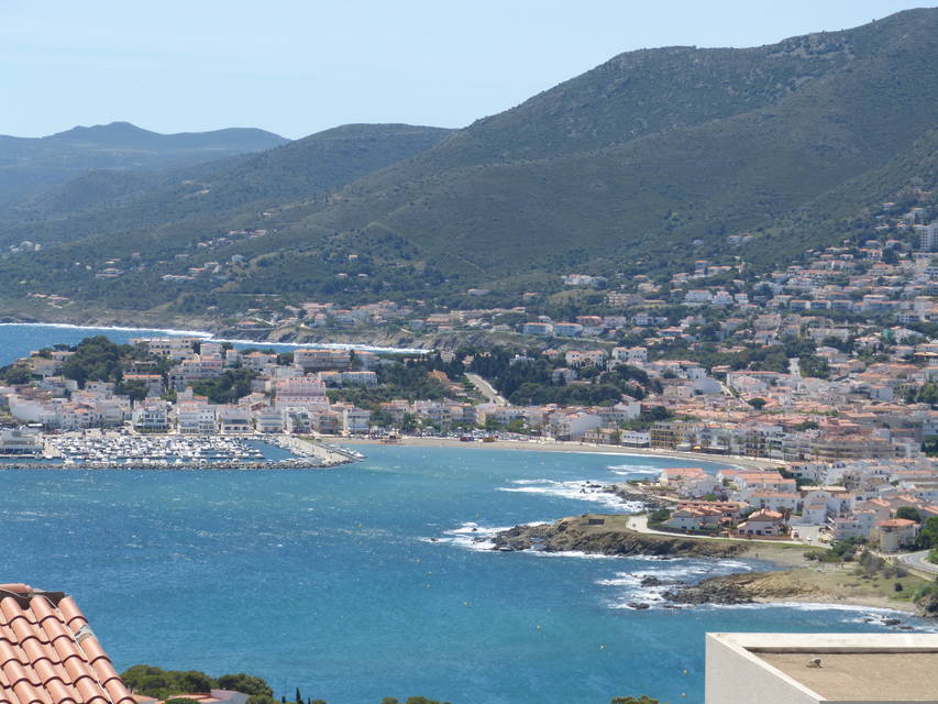 Vista de la costa de la Llanca desde la casa en venta por Entercasa Immibiliaria comprar oportunidad playa Costa Brava vista al mar