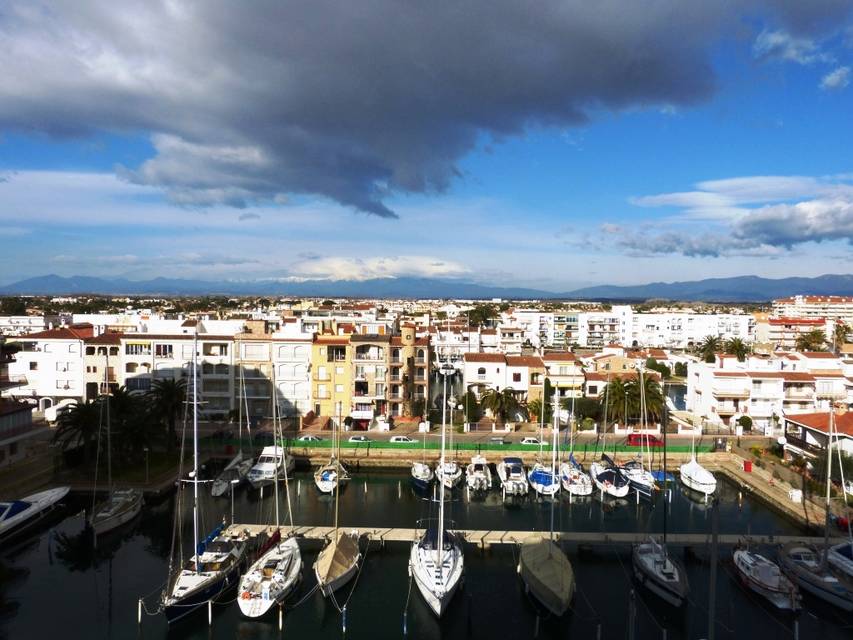 Agence Entercasa Costa Brava achat appartement spacieux avec grande terrasse et vue sur le port et les montagnes sur la plage d