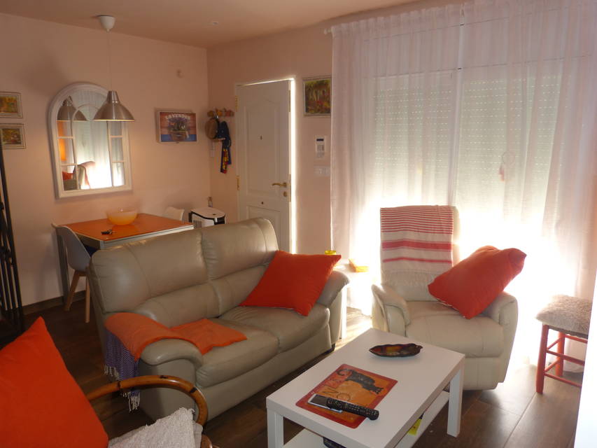 Beautiful townhouse with small private garden and community swimming pool in Empuriabrava