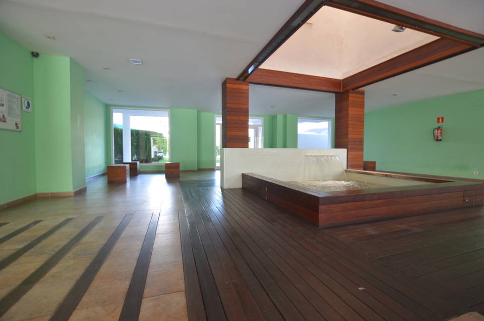 Elegant two bedroom flat in residence with swimming pool in Santa Margarita Roses spain for sale entercasa costa brava holidays