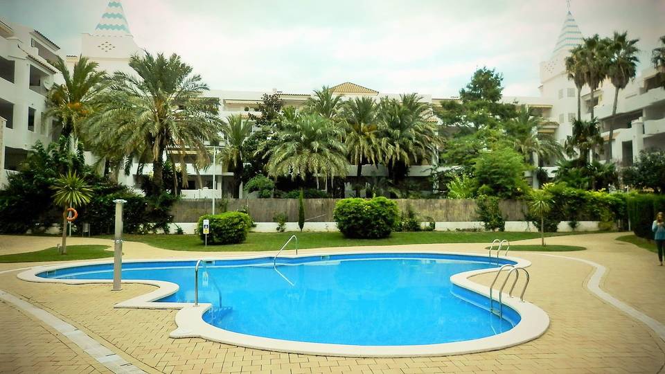 Elegant two bedroom flat in residence with swimming pool in Santa Margarita Roses spain for sale entercasa costa brava holidays
