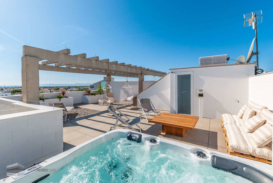 Fantastique appartement avec grande terrasse récemment rénové Rosas / Santa Margarita vue sur la piscine les canaux la mer achat vendre espagne