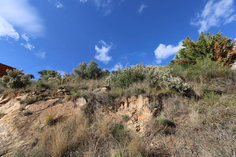 Parcela de construcción con magníficas vistas al mar campo y a la montaña en Mas Isaac Palau-Saverdera terreno comprar costa brava entercasa construir