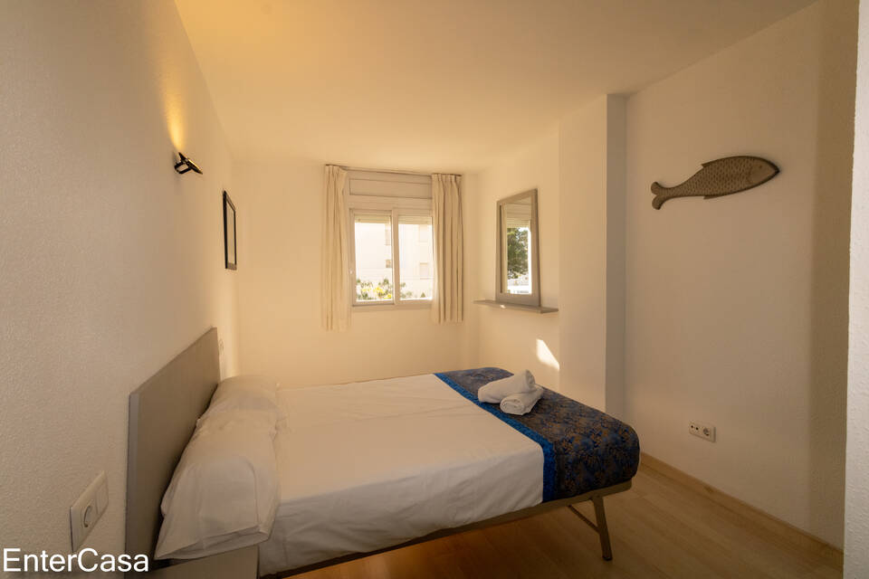 Bonito apartamento de 2 dormitorios en venta en un moderno complejo en Roses-Santa Margarita