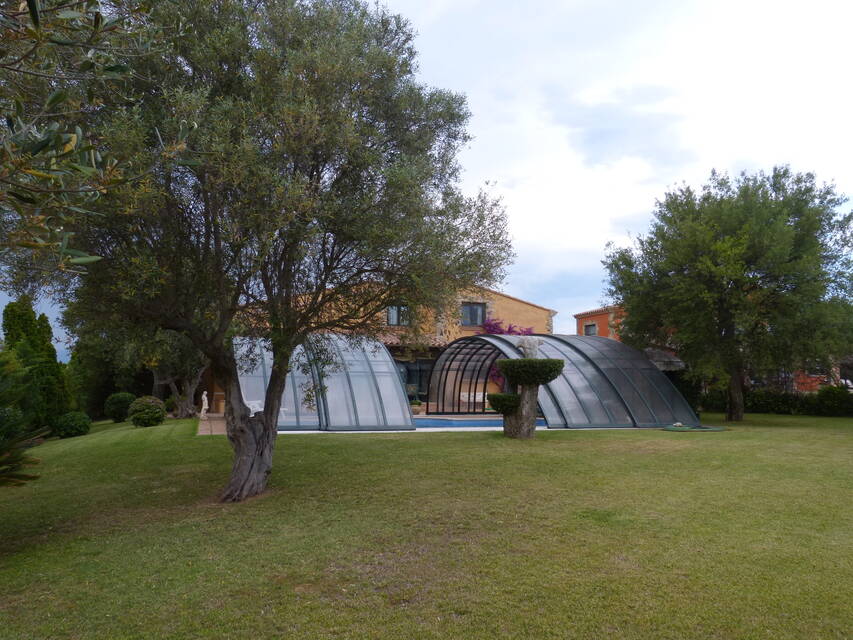 Precioso y cómodo chalet situado en la prestigiosa localidad del Golf de Perelada.