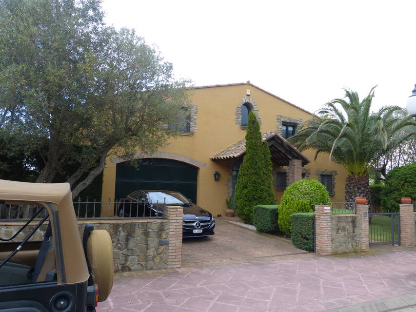 Beautiful and comfortable villa located in the prestigious Golf de Peralada Resort.