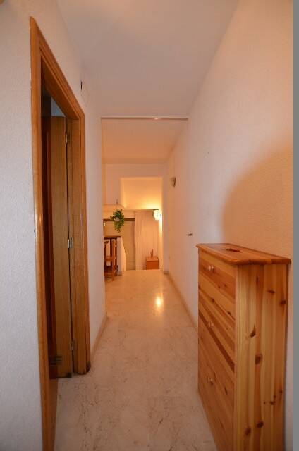 Nice apartment on the ground floor. Near the entrance of the port and the beach, with parking and storage room