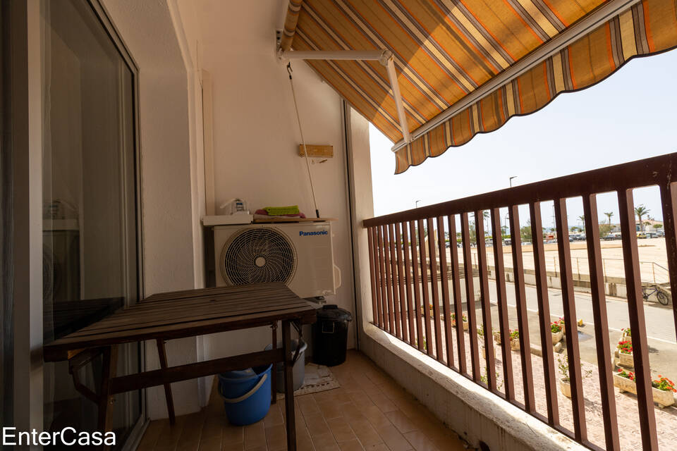 Studio-cabine au 1er étage directement sur la plage d'Empuriabrava avec une vue magnifique sur la baie de Roses
