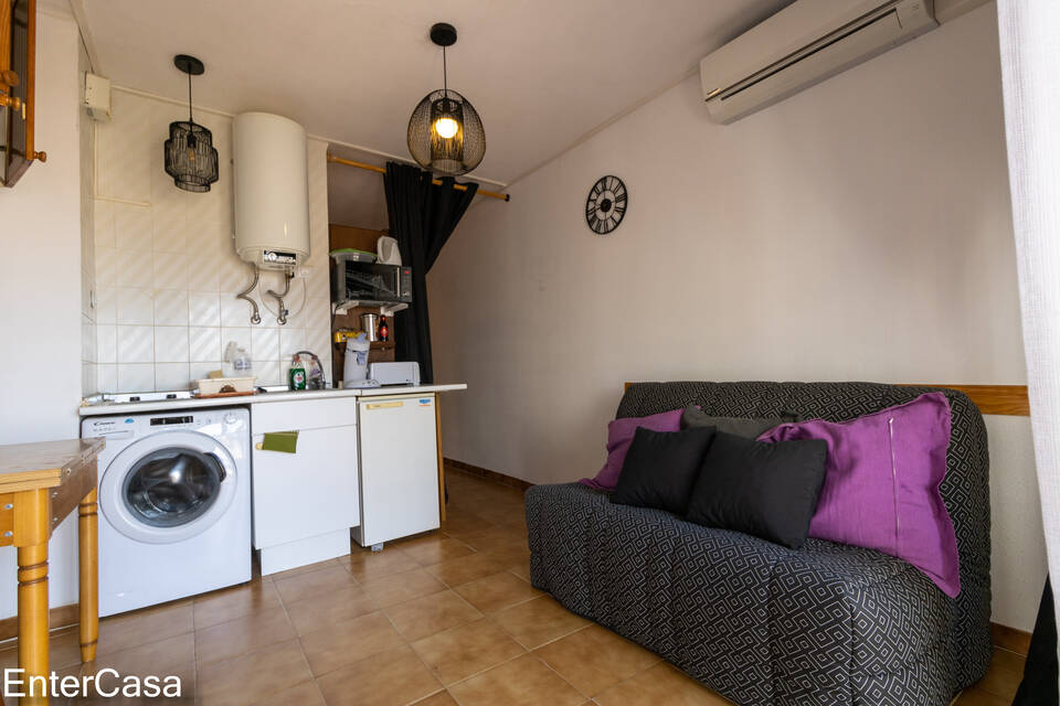 Très joli studio-cabine en 1ère ligne sur la plage d'Empuriabrava