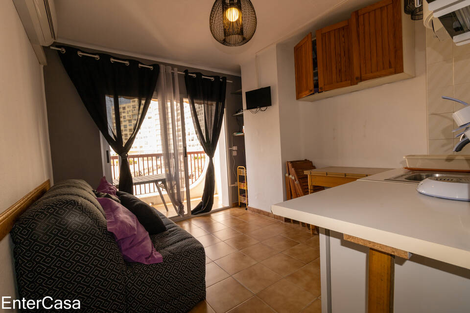 Studio-cabina on the first floor directly on the beach of Empuriabrava with a wonderful view of the beach of Roses