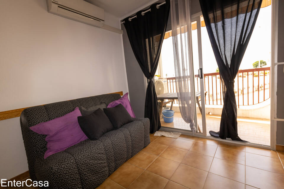 Studio-cabina on the first floor directly on the beach of Empuriabrava with a wonderful view of the beach of Roses