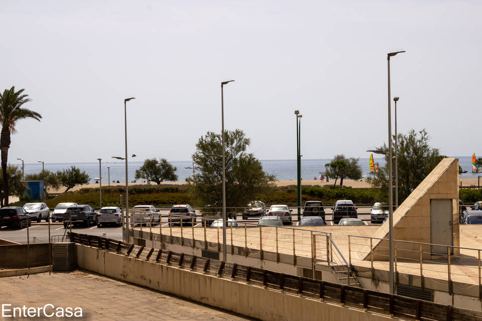 Estudio-cabina en el 1er piso justo en la playa. de Empuriabrava con maravillosas vistas a la Bahía de Roses