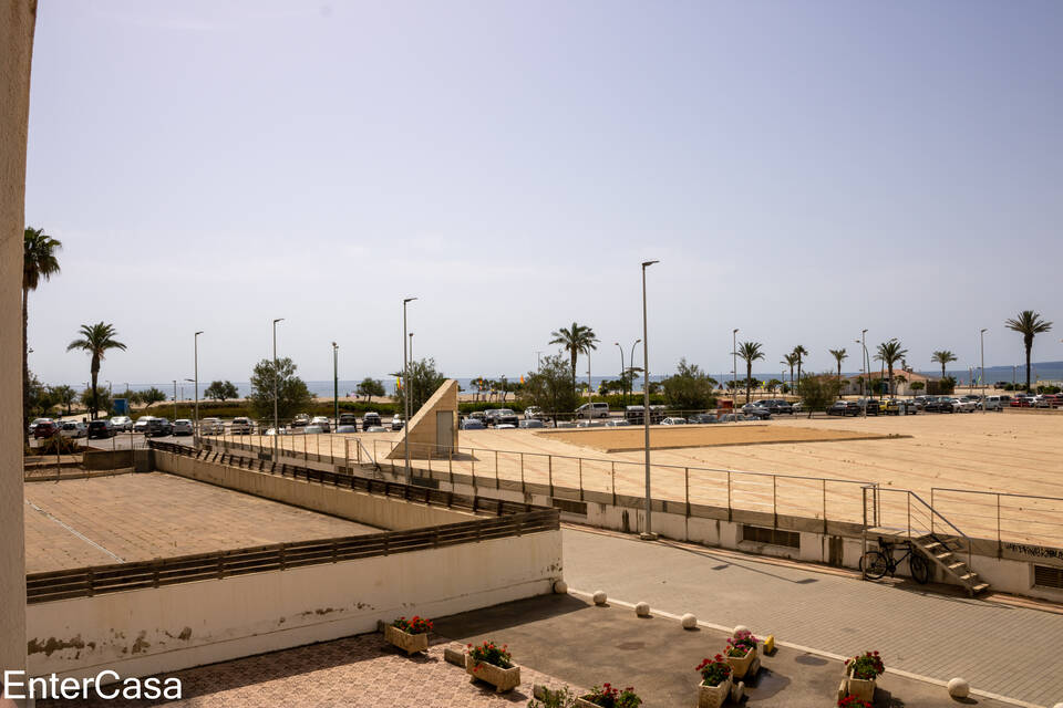 Studio-cabine au 1er étage directement sur la plage d'Empuriabrava avec une vue magnifique sur la baie de Roses