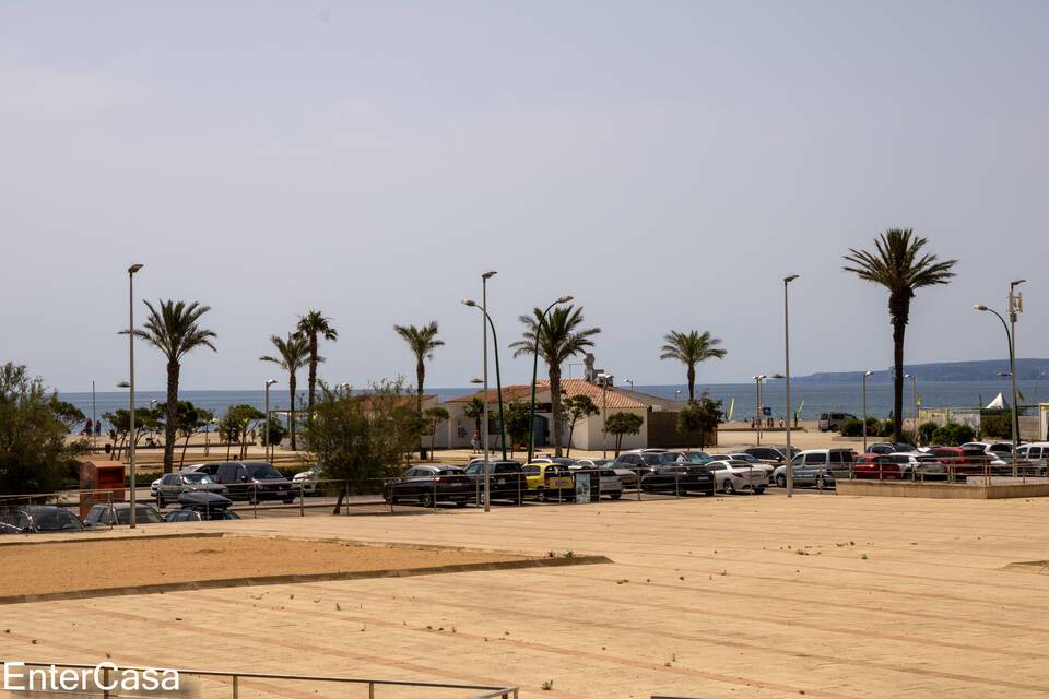 Très joli studio-cabine en 1ère ligne sur la plage d'Empuriabrava