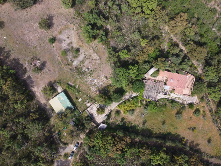 Rustic property in the Empordà, with a 2-bedroom house in Rabós. Enjoy a haven of tranquillity in this unique property.
