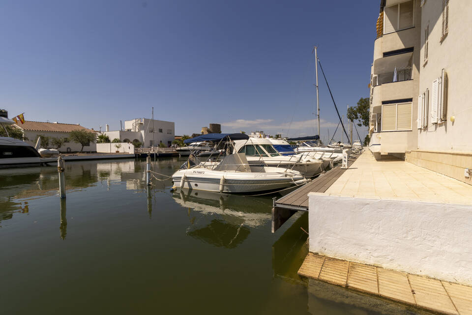 Appartement sur le canal à Santa Margarita-Roses