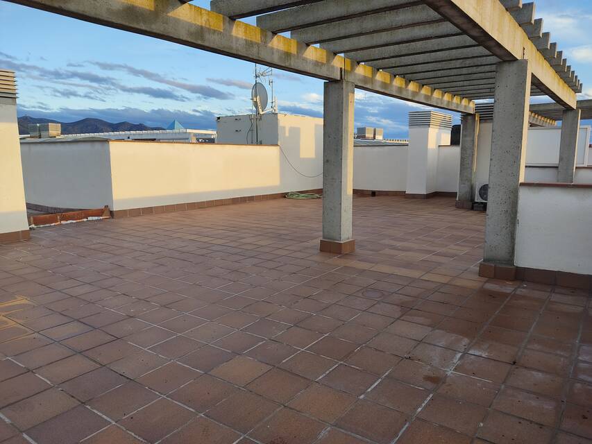 Spacious penthouse with magnificent views of the mountains and canals.