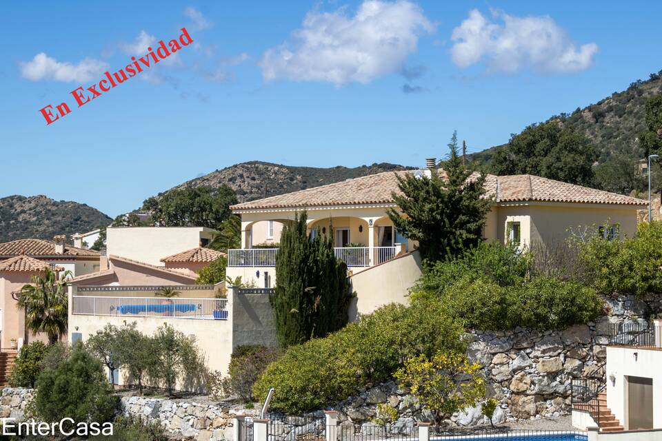 Magnificent detached single storey villa with pool in Palau-Saverdera