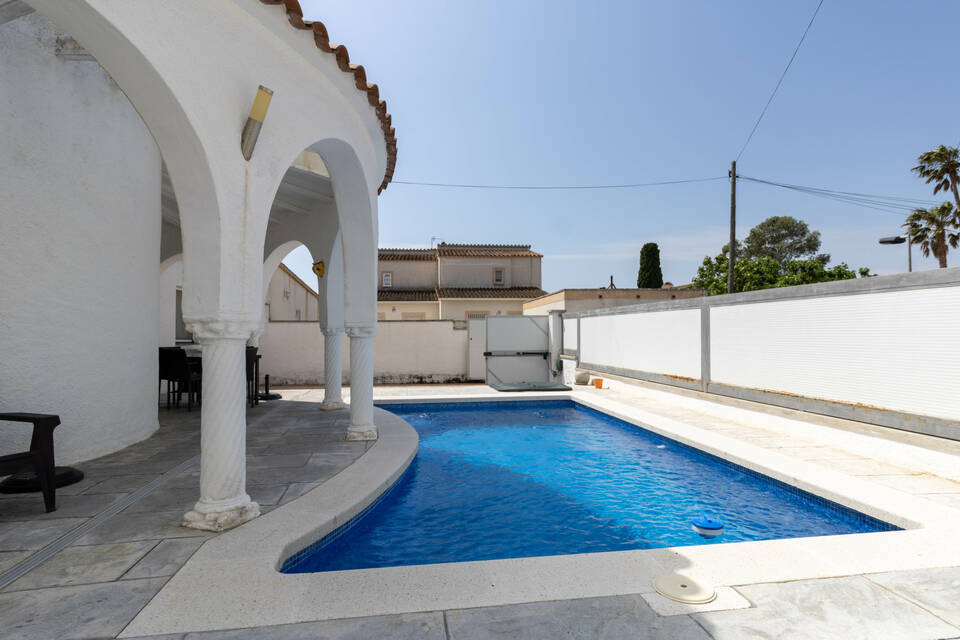 Villa typique de Empuriabrava