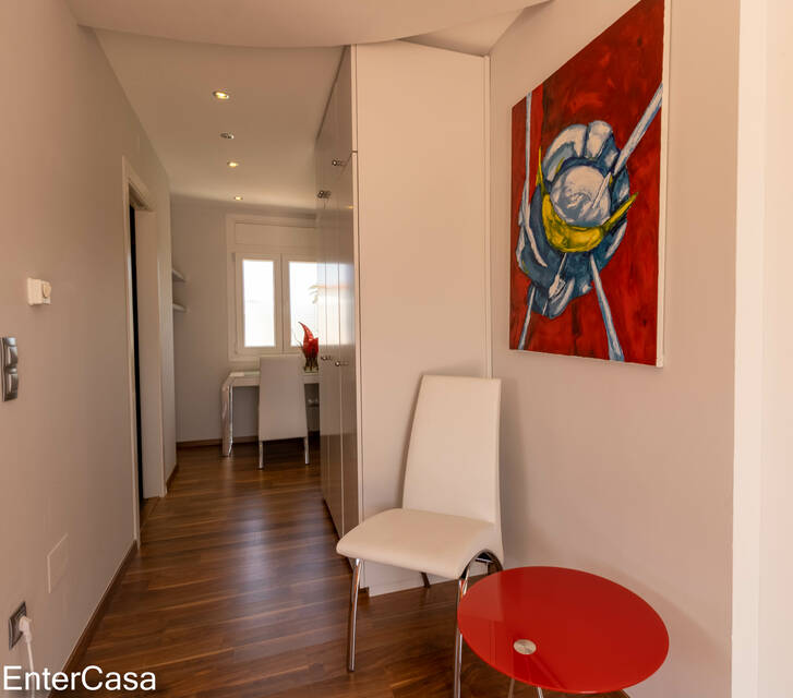 Casa unifamiliar al canal ample, reformada, amb amarratge de 13m, piscina i garatge a Empuriabrava