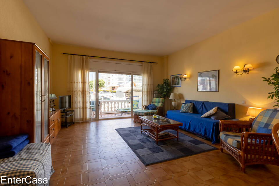 Fantastically located studio with a very large terrace with views of the Caballito de Mar channel