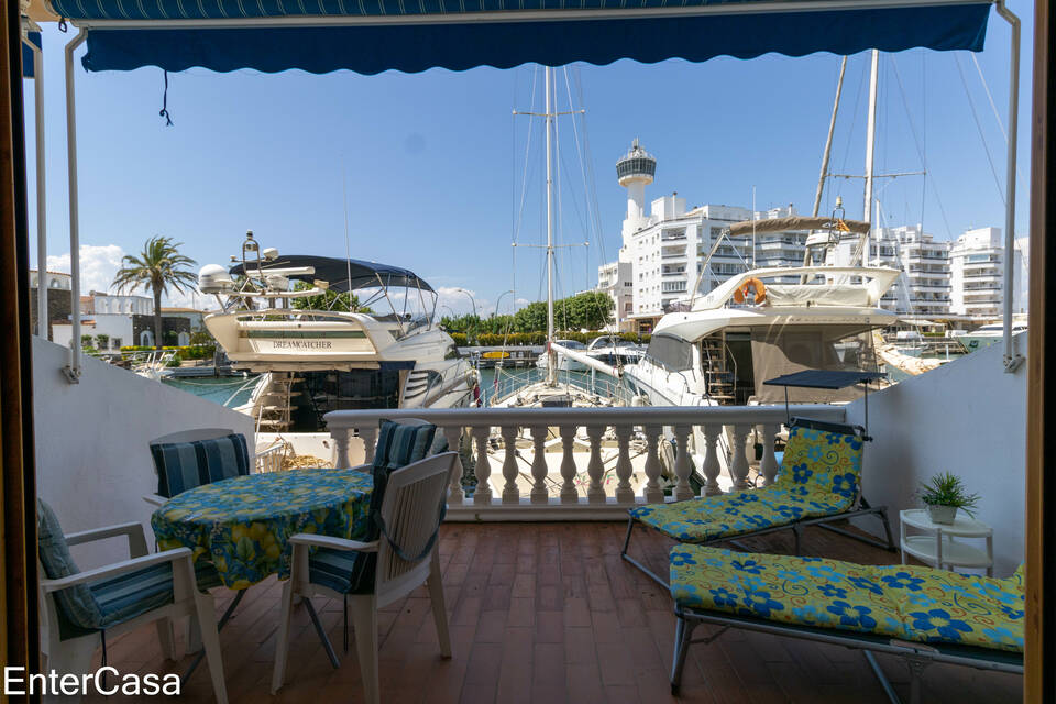 Estudi fantàsticament ubicat amb una terrassa molt gran amb vistes al canal Caballito de Mar