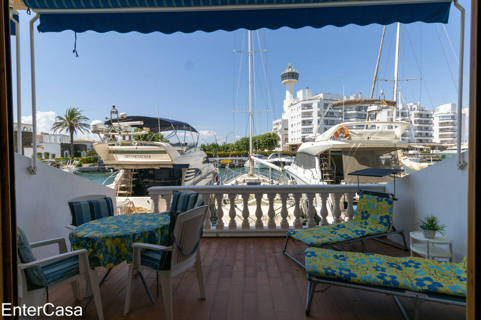 Estudio fantásticamente ubicado con una terraza muy grande con vistas al canal Caballito de Mar