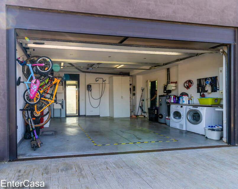 Schönes modernes Haus in Vilacolum, in einer ruhigen Gegend gelegen, mit großem Garten und Swimmingpool. Kommen Sie und genießen Sie den Komfort