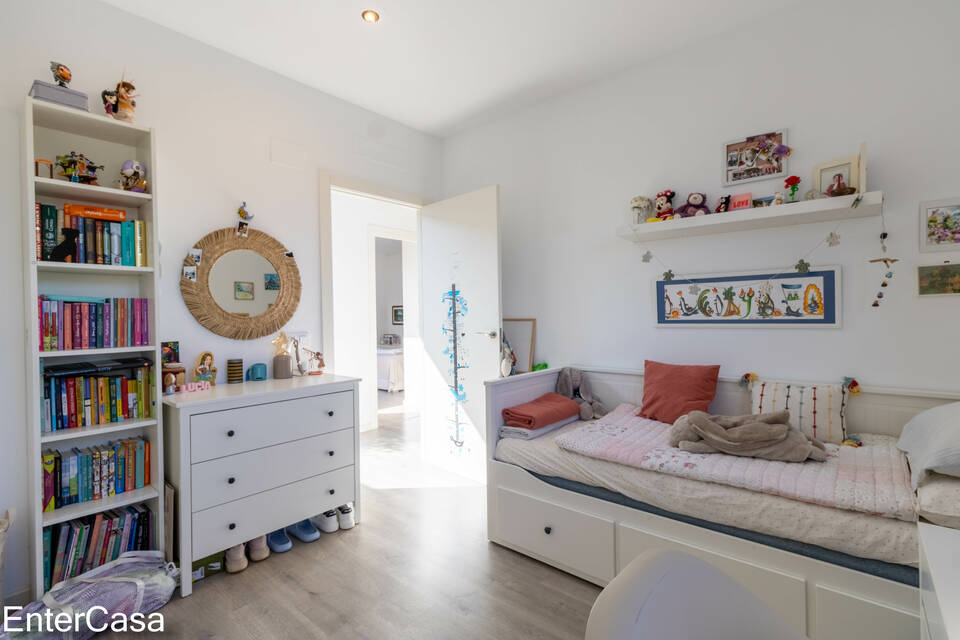 Schönes modernes Haus in Vilacolum, in einer ruhigen Gegend gelegen, mit großem Garten und Swimmingpool. Kommen Sie und genießen Sie den Komfort