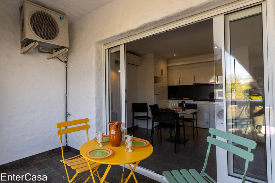 Modernes Apartment mit 1 Schlafzimmer und atemberaubendem Kanalblick in Empuriabrava. Kürzlich perfekt renoviert.