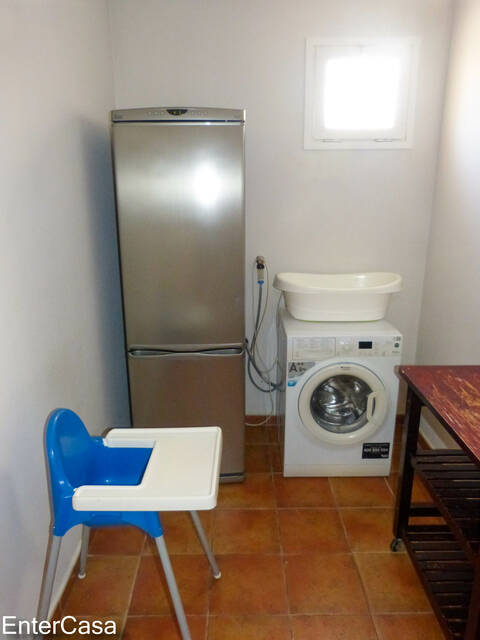 Ferme tranquille avec appartement indépendant dans les champs de l'Empordà. Idéal pour profiter du calme et de la beauté de la nature.