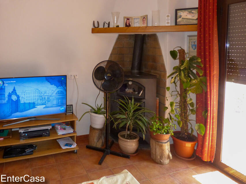 Ferme tranquille avec appartement indépendant dans les champs de l'Empordà. Idéal pour profiter du calme et de la beauté de la nature.